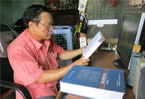 Như con ong cần mẫn