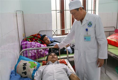 Người thầy thuốc tận tụy với công việc