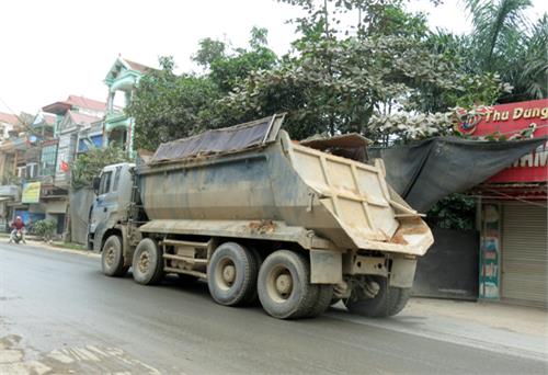 Ô nhiễm môi trường từ những xe chở than