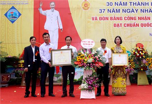 Trường THCS Yên Lãng đón Bằng công nhận trường chuẩn Quốc gia