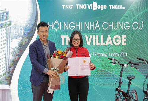 Trao Giấy chứng nhận quyền sở hữu nhà ở cho các cư dân Khu chung cư TNG Village