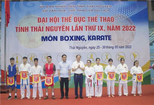 Trao 26 bộ huy chương môn Boxing và Karate