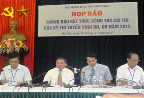 Họp báo kết thúc thi đại học 2012