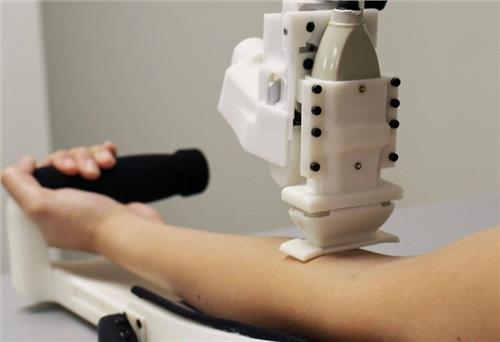 Chế tạo thành công robot lấy máu bệnh nhân