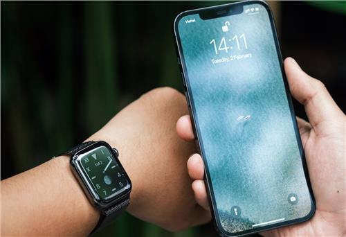 iPhone với Touch ID đã có thể mở khóa Apple Watch trở lại nhờ iOS 14.7.1