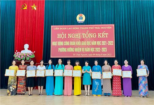 Khen thưởng cá nhân, tập thể trong hoạt động công đoàn ngành Giáo dục