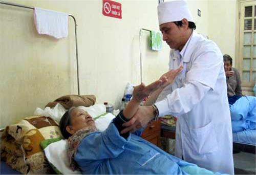 Hết lòng phục vụ người bệnh