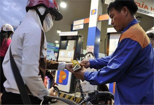 Giá xăng các loại và dầu mazut tiếp tục giảm 320 đồng/lít