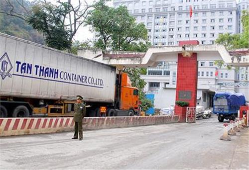 Hơn hai nghìn tấn hàng nông sản xuất qua cửa khẩu Tân Thanh mỗi ngày