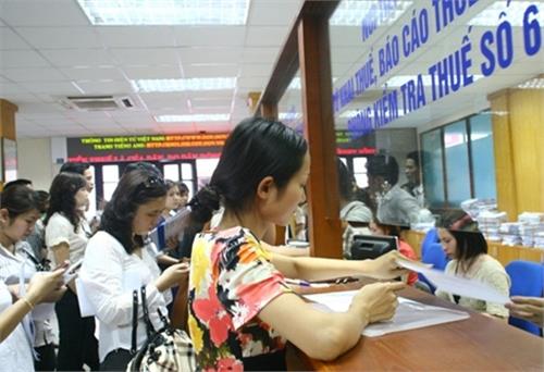 Giảm 0,5% lãi suất và chưa tăng thuế, phí trong năm 2017