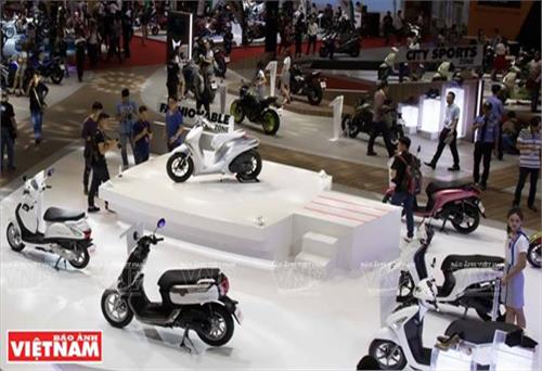 Honda Việt Nam lên tiếng việc người dùng mua xe ga giá đắt