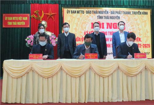 Ký kết quy chế phối hợp công tác thông tin, tuyên truyền
