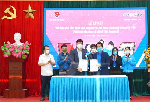 Signing cooperation agreement to deploy Thai Nguyen ID app