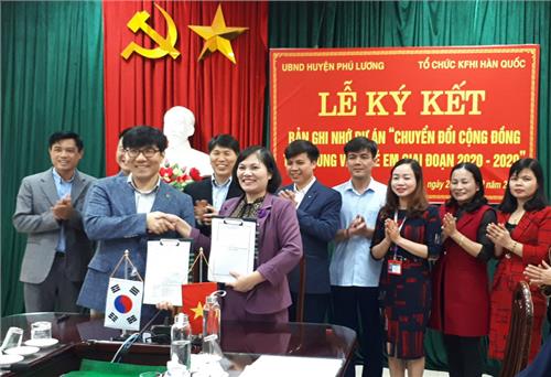 Ký kết ghi nhớ Dự án “Chuyển đổi cộng đồng tập trung vào trẻ em”