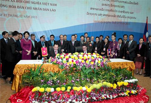 Ký hợp đồng bổ sung tìm kiếm và thăm dò khoáng sản tại Lào
