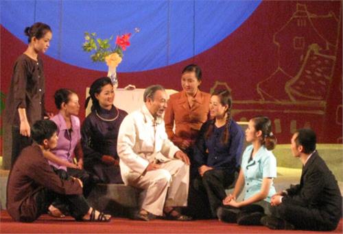 Công diễn vở kịch nói 