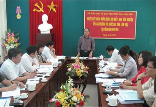 Giám sát việc thu, chi học phí và các khoản đóng góp của học sinh