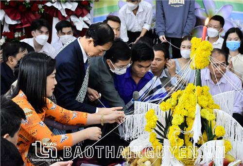 Tổ chức Tết cổ truyền cho lưu học sinh Lào, Campuchia