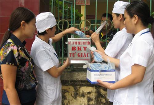 Lắp đặt thùng cấp phát bơm kim tiêm tự động