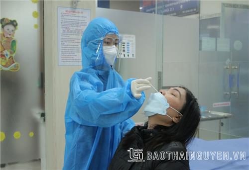 Bệnh nhân nghèo lo tiền test