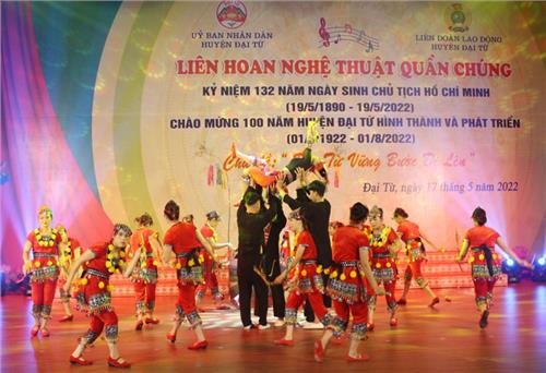 Liên hoan nghệ thuật quần chúng “Đại Từ vững bước đi lên”