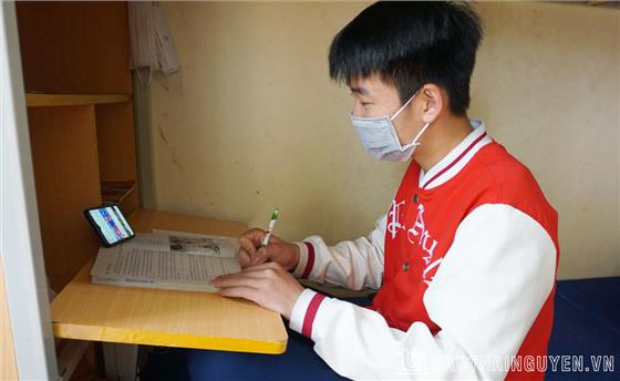 Trao cơ hội học tập cho học trò nghèo