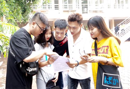 Ngày thi đầu tiên diễn ra nghiêm túc