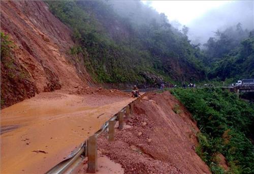 Bắc Bộ mưa dông, vùng núi đề phòng mưa lớn, lũ quét, sạt lở đất