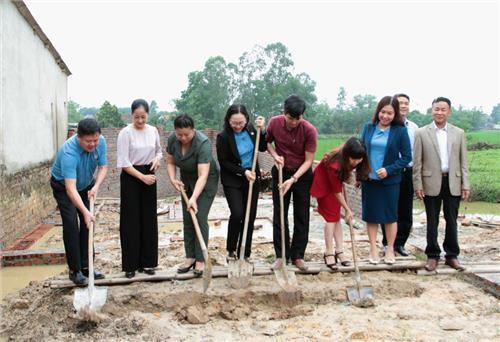 Hỗ trợ xây dựng nhà Mái ấm công đoàn