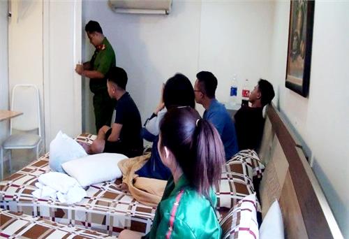 Bắc Ninh: Bắt quả tang hơn 200 đối tượng sử dụng ma túy trong khách sạn