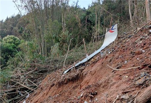 Không tìm thấy người sống sót trong vụ rơi máy bay ở Trung Quốc