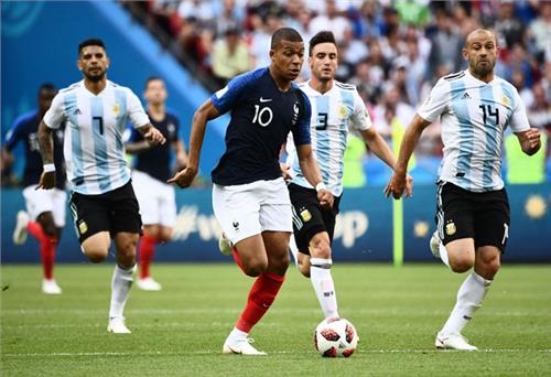 Pháp - Uruguay: “Bên tám lạng, người nửa cân’’