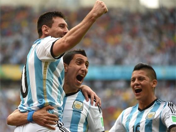 Messi lập cú đúp, Argentina và Nigeria cùng nhau vào vòng trong
