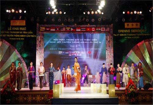 Opening Ceremony: Conference on display and performance of the 4th ASEAN traditional textiles