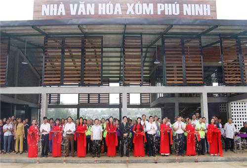 Inaugurating the cultural house of Seamaul Phu Ninh village