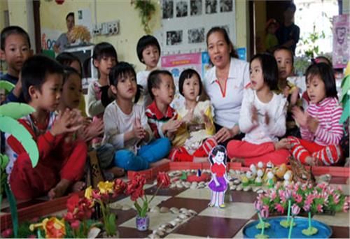 Dạy trẻ làm những việc nhỏ qua học tập theo gương Bác