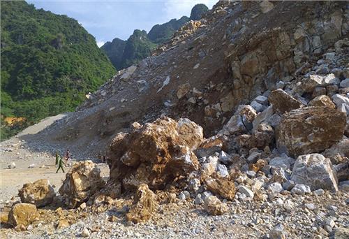 Sập mỏ đá ở Hà Giang khiến 2 công nhân tử vong