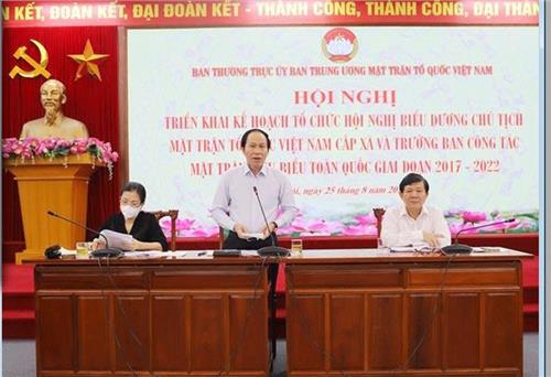Biểu dương Chủ tịch Ủy ban Mặt trận Tổ quốc Việt Nam cấp xã và Trưởng ban công tác Mặt trận tiêu biểu