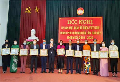 Khen thưởng 63 tập thể, cá nhân có thành tích trong công tác mặt trận