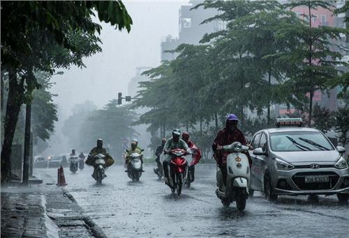 Bão số 2 suy yếu thành áp thấp nhiệt đới gây mưa lớn ở Bắc Bộ