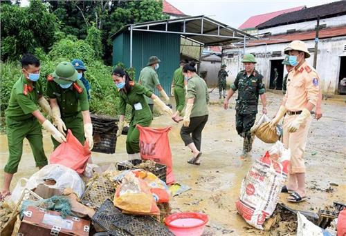 Sớm ổn định cuộc sống người dân sau mưa lũ ở Nghệ An