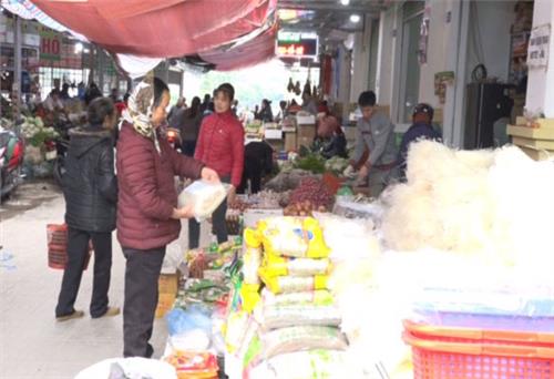 Người dân Đại Từ nhộn nhịp mua sắm hàng Tết