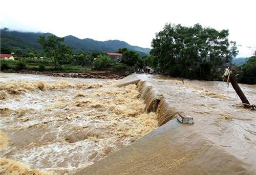 Vùng núi Bắc Bộ mưa lớn, đề phòng lũ quét và sạt lở đất