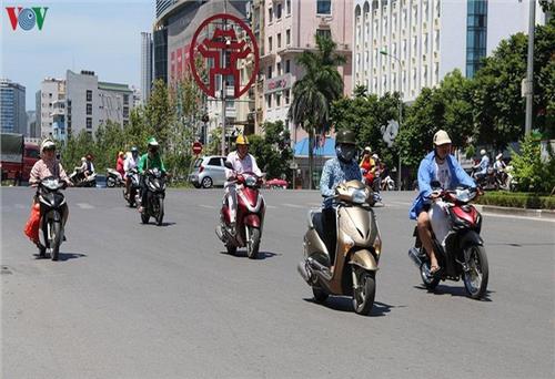 Dự báo thời tiết hôm nay: Miền Bắc ngày nắng nóng, đêm có mưa dông