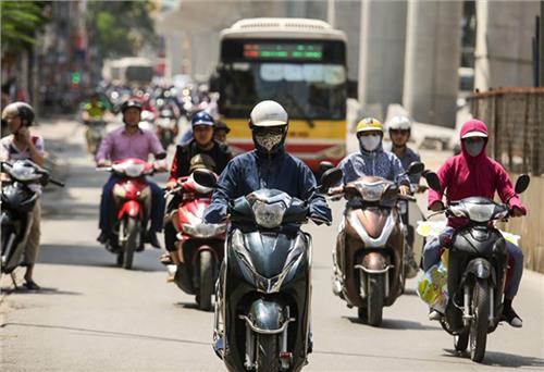 Hôm nay (16-7), Bắc Bộ và Trung Bộ nắng nóng, chiều tối và đêm có mưa dông