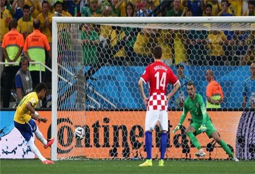 Brazil ngược dòng thành công nhờ quả phạt đền gây tranh cãi