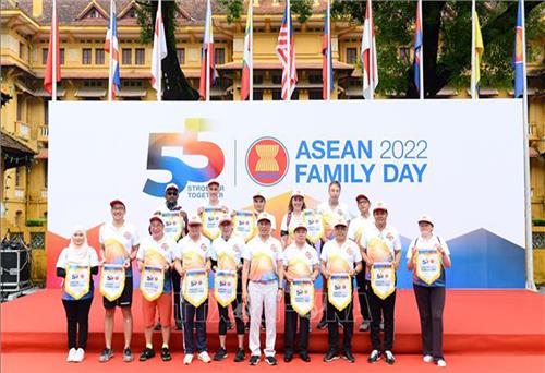 Tăng cường quan hệ hữu nghị và hợp tác, nhận thức của công chúng về ASEAN