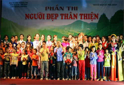 Cuộc thi Người đẹp xứ Trà 2013: Trình diễn Trang phục áo tắm và Người đẹp thân thiện