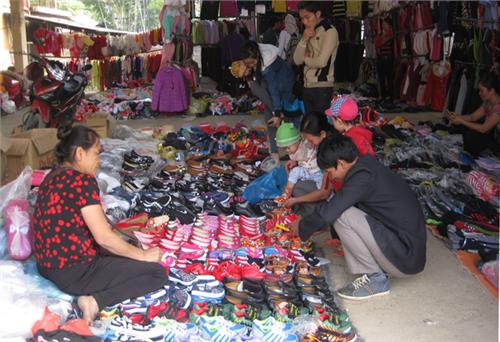 Vì hàng Việt