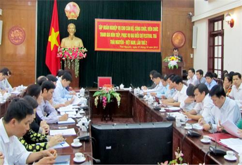 Tập huấn nghiệp vụ cho cán bộ, công chức, viên chức tham gia đón tiếp, phục vụ đại biểu dự Festival Trà lần thứ hai